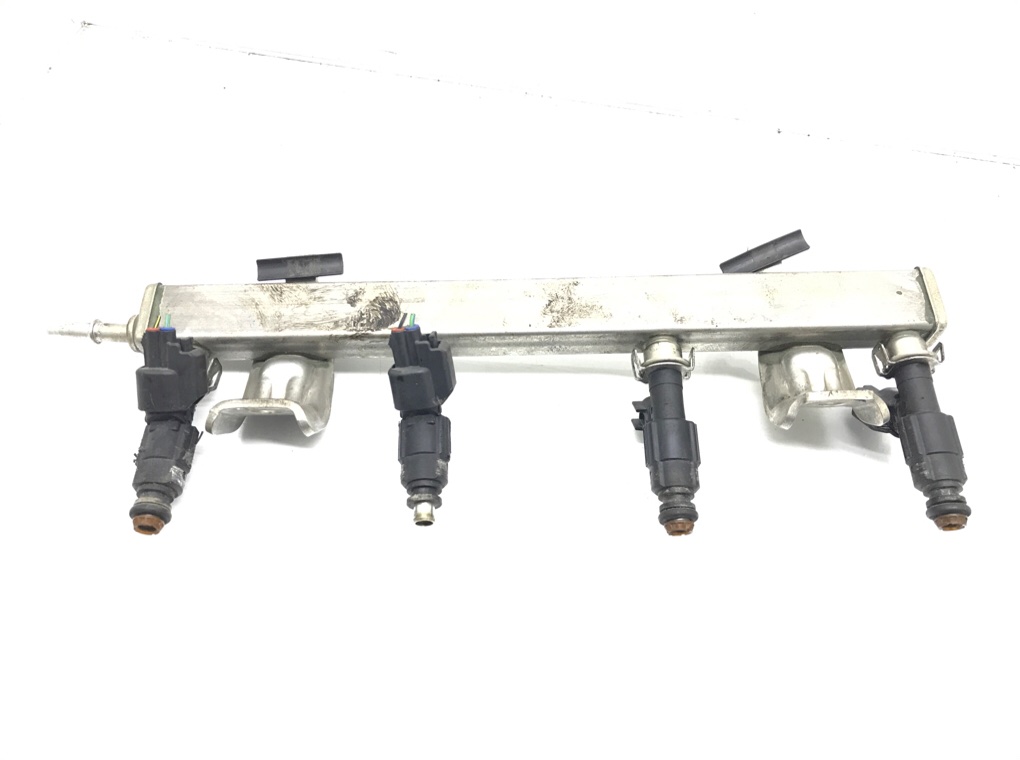 Топливная рампа бу для Mazda 3  BK 2.0 i,  2005 г.