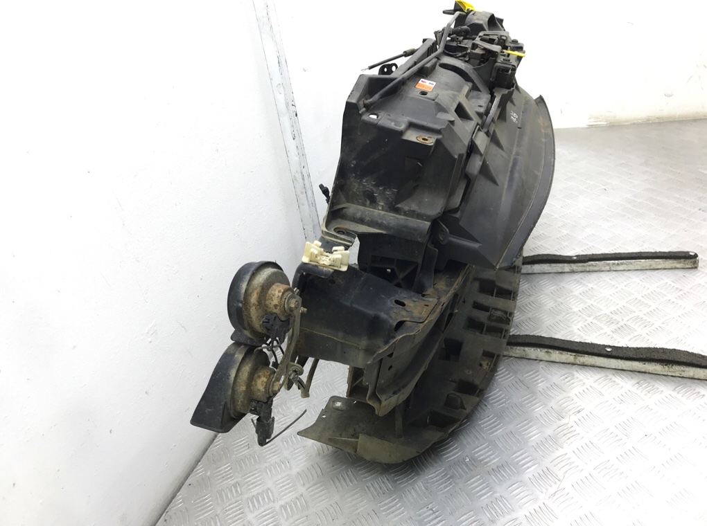 Панель передняя (телевизор) бу для Ford Fiesta 6 1.3 i, 2010 г. Панель передняя (телевизор) бу для Ford Fiesta 6 1.3 i, 2010 г.