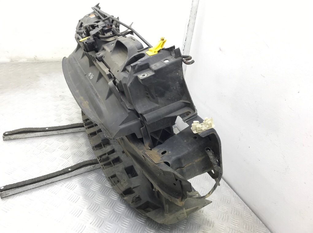 Панель передняя (телевизор) бу для Ford Fiesta 6 1.3 i, 2010 г. Панель передняя (телевизор) бу для Ford Fiesta 6 1.3 i, 2010 г.