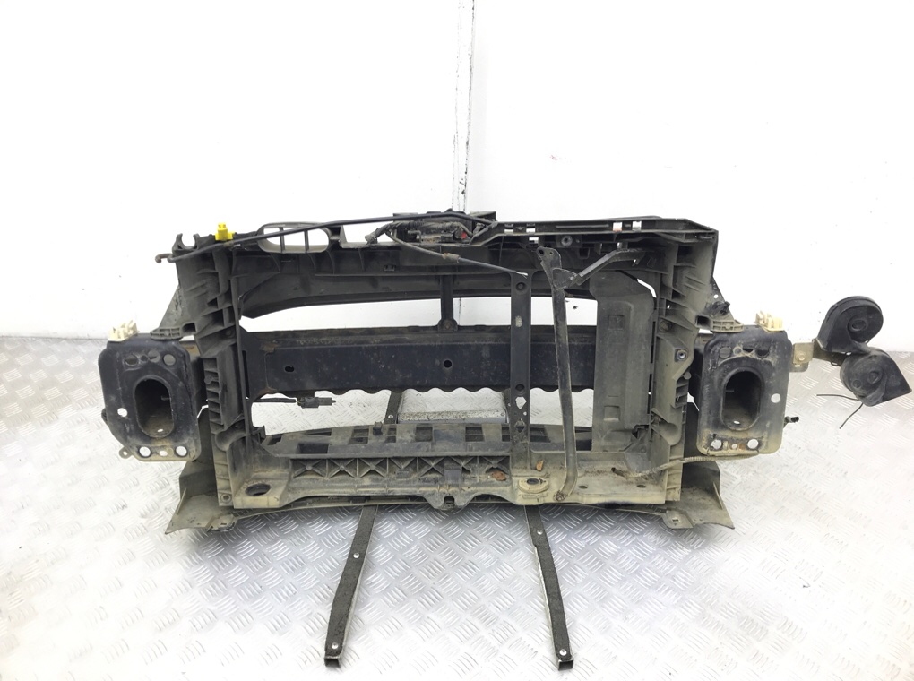 Панель передняя (телевизор) бу для Ford Fiesta 6 1.3 i, 2010 г. Панель передняя (телевизор) бу для Ford Fiesta 6 1.3 i, 2010 г.