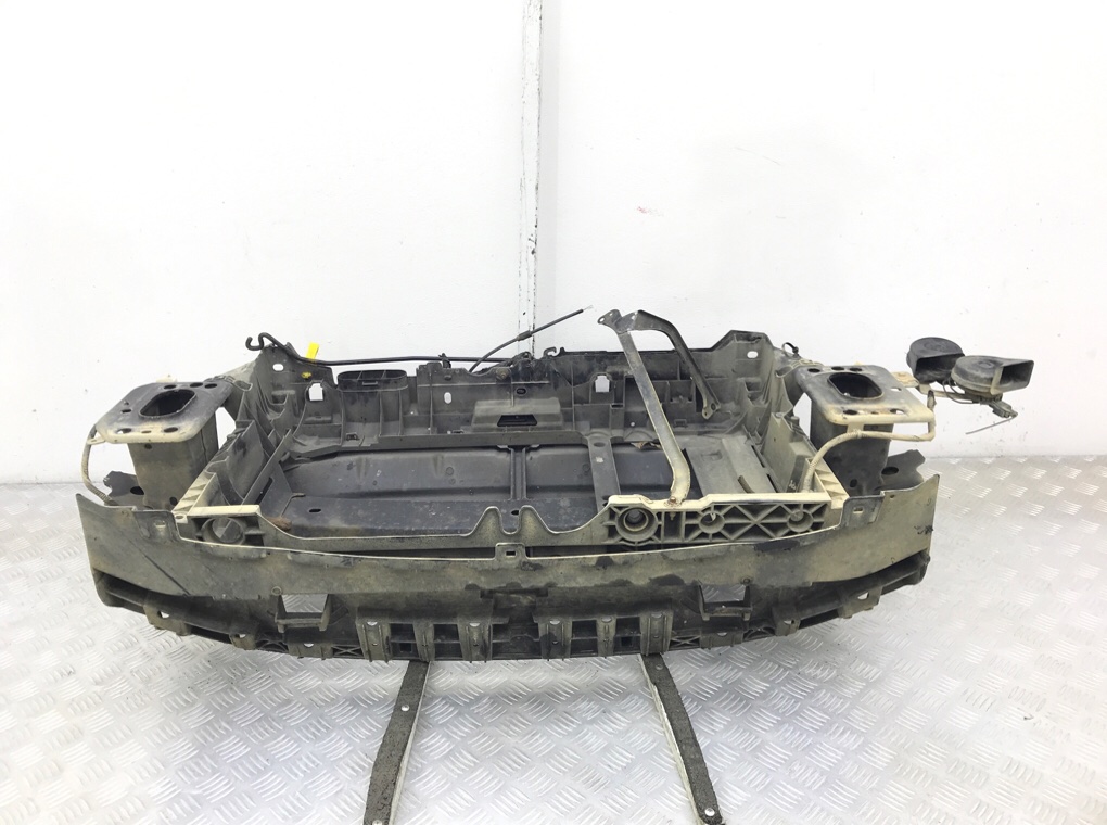 Панель передняя (телевизор) бу для Ford Fiesta 6 1.3 i, 2010 г. Панель передняя (телевизор) бу для Ford Fiesta 6 1.3 i, 2010 г.