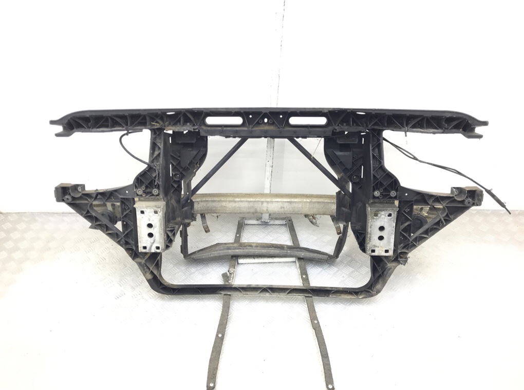 Панель передняя (телевизор) бу для BMW X3 E83 2.0 TD,  2005 г.