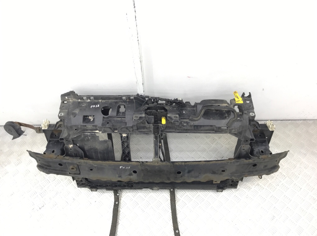 Панель передняя (телевизор) бу для Ford Fiesta 6 1.4 i,  2009 г.