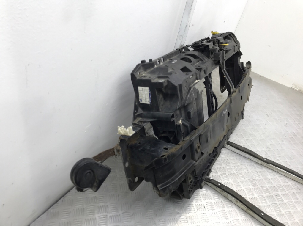 Панель передняя (телевизор) бу для Ford Fiesta 6 1.4 i,  2009 г.