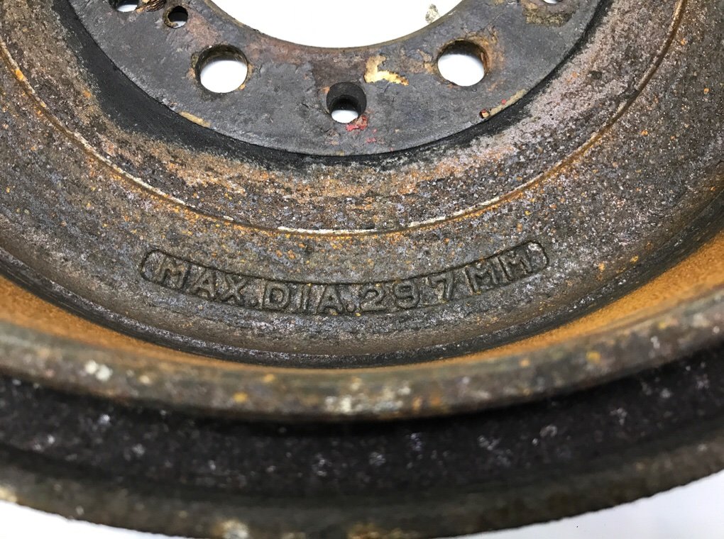 Барабан тормозной бу для Toyota Hilux 5 2.4 D, 1993 г. Барабан тормозной бу для Toyota Hilux 5 2.4 D, 1993 г.