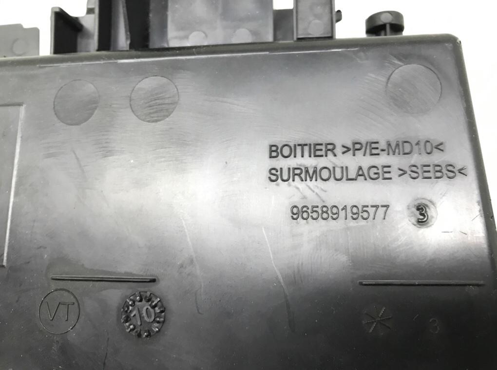 Бардачок бу для Peugeot 3008 1.6 HDi, 2011 г. Бардачок бу для Peugeot 3008 1.6 HDi, 2011 г.