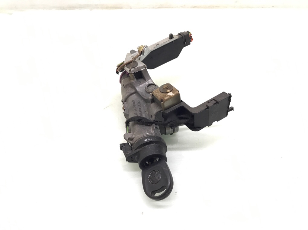 Замок зажигания бу для Volkswagen Polo 4 1.4 i, 2004 г. Замок зажигания бу для Volkswagen Polo 4 1.4 i, 2004 г.