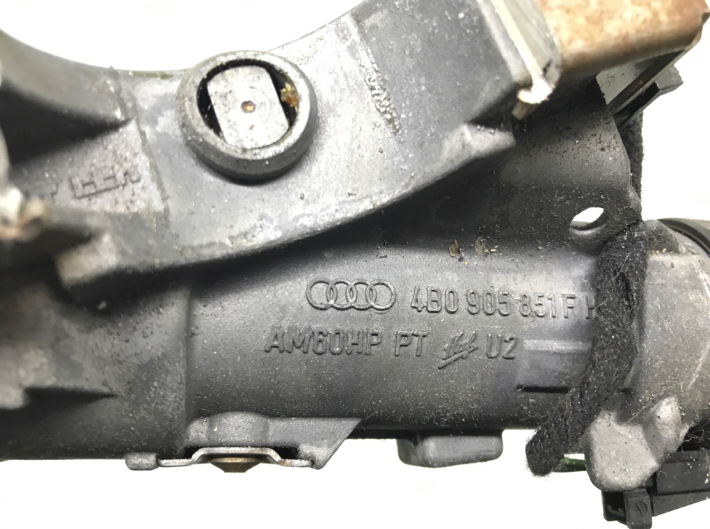 Замок зажигания бу для Volkswagen Polo 4 1.4 i, 2004 г. Замок зажигания бу для Volkswagen Polo 4 1.4 i, 2004 г.