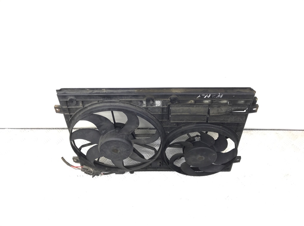 Вентилятор радиатора бу для Audi A3 8P 2.0 TDi, 2005 г. Вентилятор радиатора бу для Audi A3 8P 2.0 TDi, 2005 г.