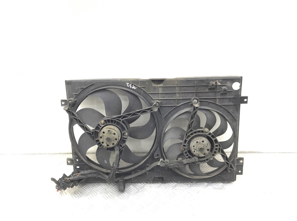 Вентилятор радиатора бу для Volkswagen Golf 4 1.6 i, 2000 г.