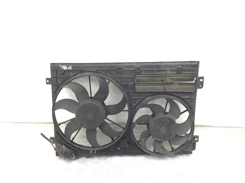 Вентилятор радиатора бу для Volkswagen Passat CC 2.0 TDi, 2011 г.