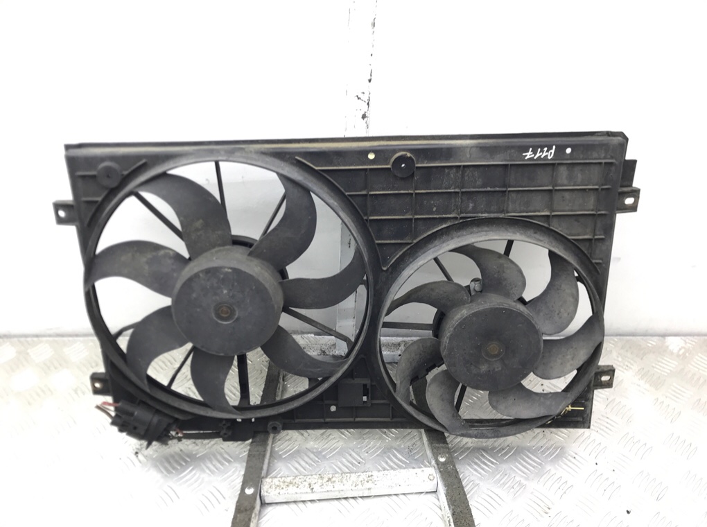 Вентилятор радиатора бу для Volkswagen Touran 1 1.9 TDi, 2006 г.