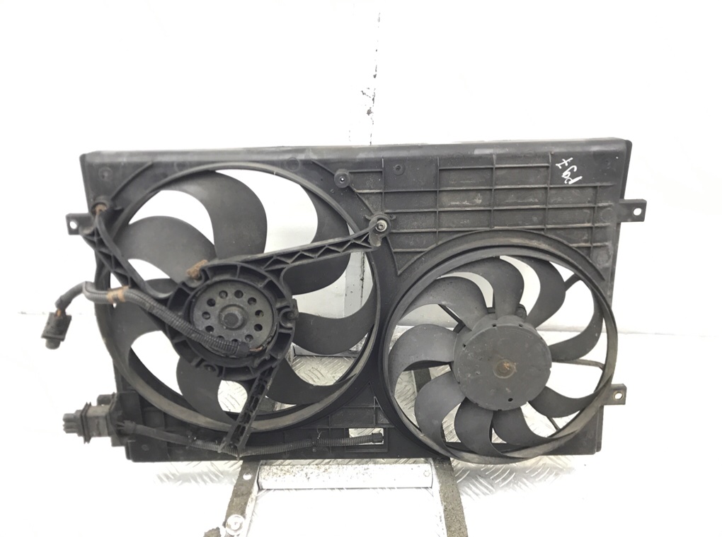 Вентилятор радиатора бу для Volkswagen Polo 4 1.2 i, 2004 г.