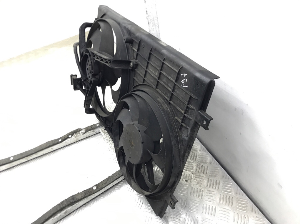 Вентилятор радиатора бу для Volkswagen Polo 4 1.2 i, 2004 г. Вентилятор радиатора бу для Volkswagen Polo 4 1.2 i, 2004 г.