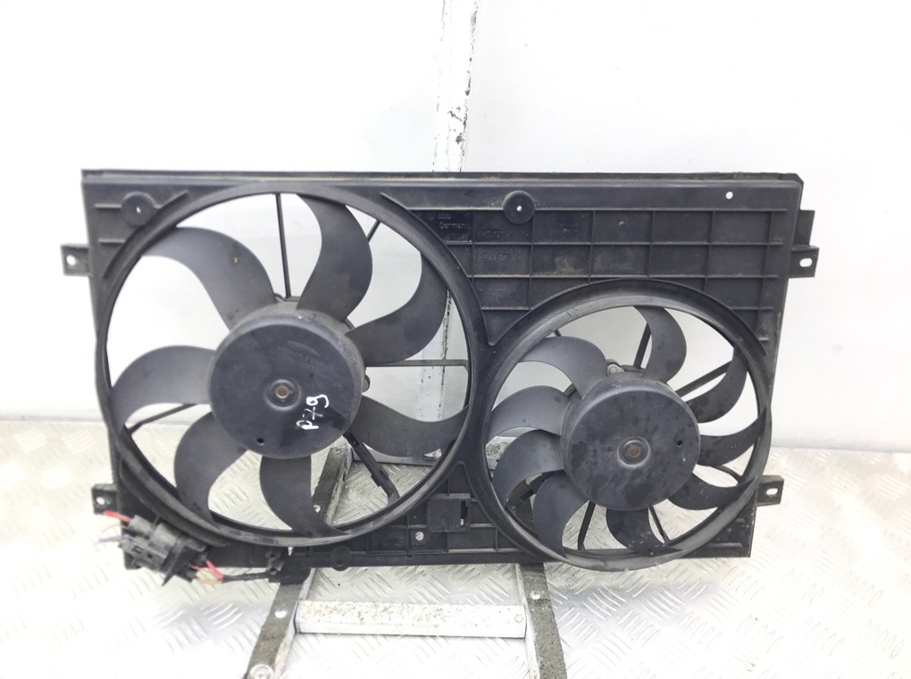 Вентилятор радиатора бу для Volkswagen Golf 5 1.9 TDi, 2007 г.