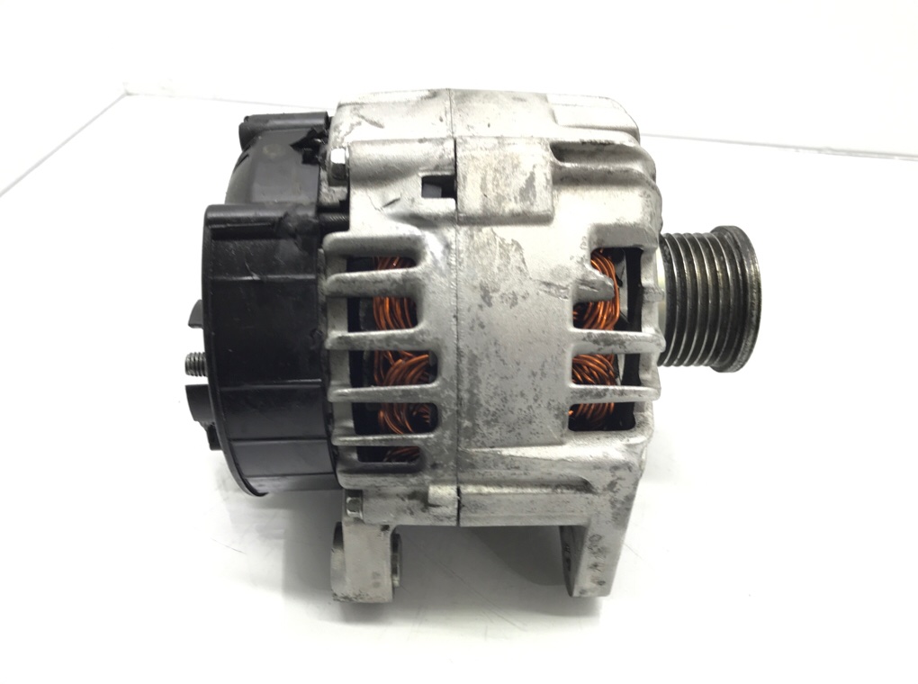 Генератор бу для Renault Trafic 2 2.0 DCi,  2008 г.