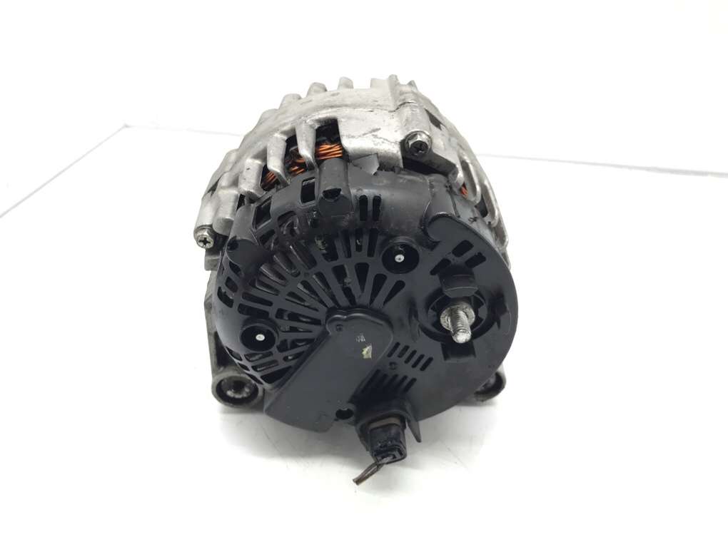 Генератор бу для Renault Trafic 2 2.0 DCi,  2008 г.