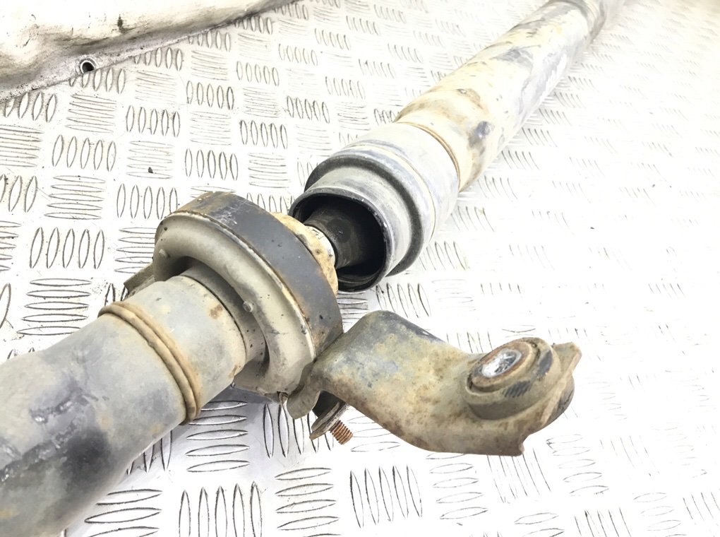 Карданный вал бу для Mitsubishi Outlander 1 2.4 i, 2004 г. Карданный вал бу для Mitsubishi Outlander 1 2.4 i, 2004 г.