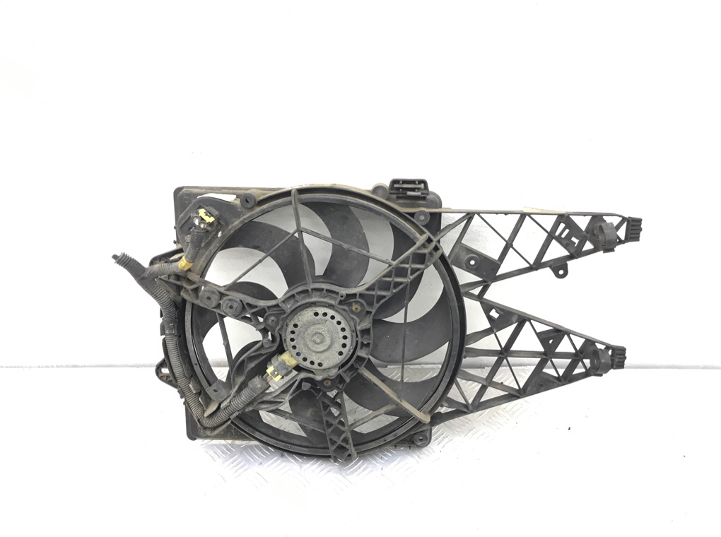 Вентилятор радиатора бу для Opel Combo D 1.3 CDTI, 2013 г.