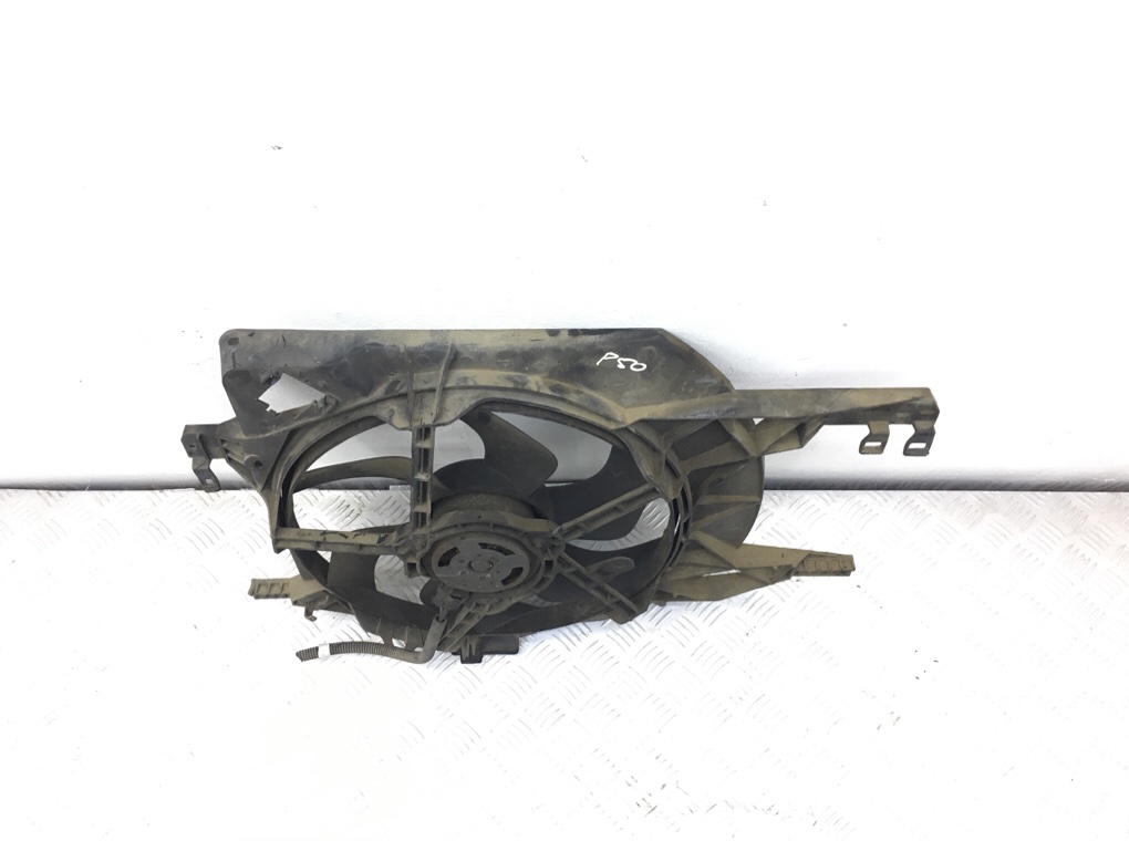 Вентилятор радиатора бу для Renault Trafic 2 2.0 DCi, 2009 г. Вентилятор радиатора бу для Renault Trafic 2 2.0 DCi, 2009 г.