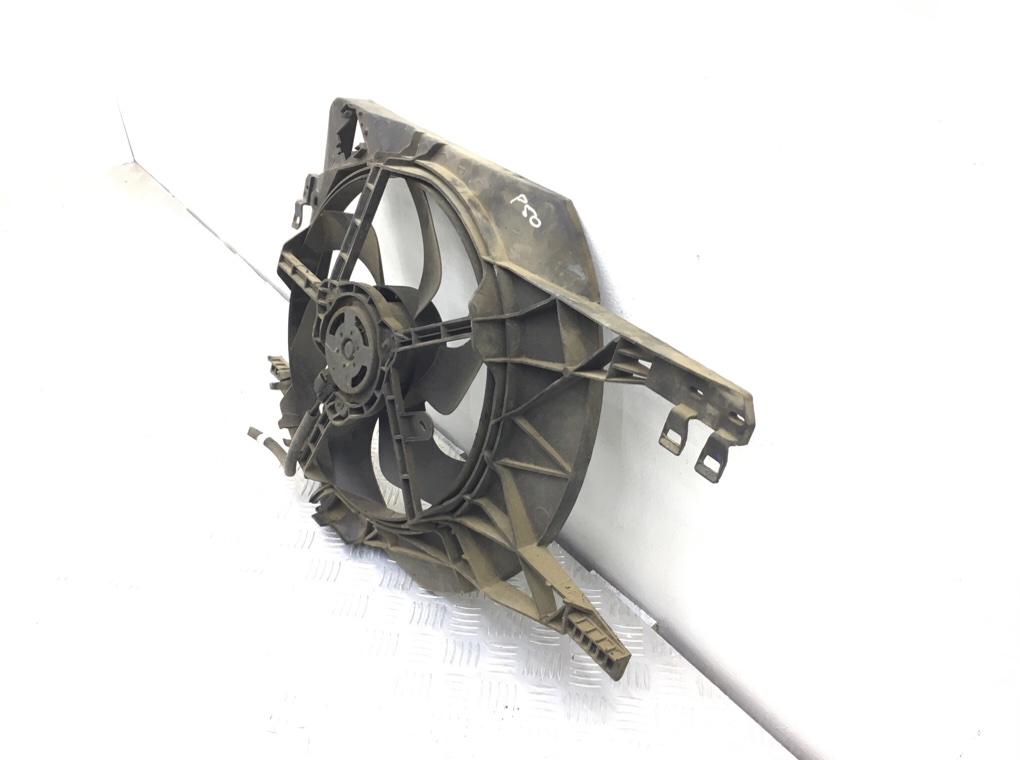 Вентилятор радиатора бу для Renault Trafic 2 2.0 DCi, 2009 г. Вентилятор радиатора бу для Renault Trafic 2 2.0 DCi, 2009 г.