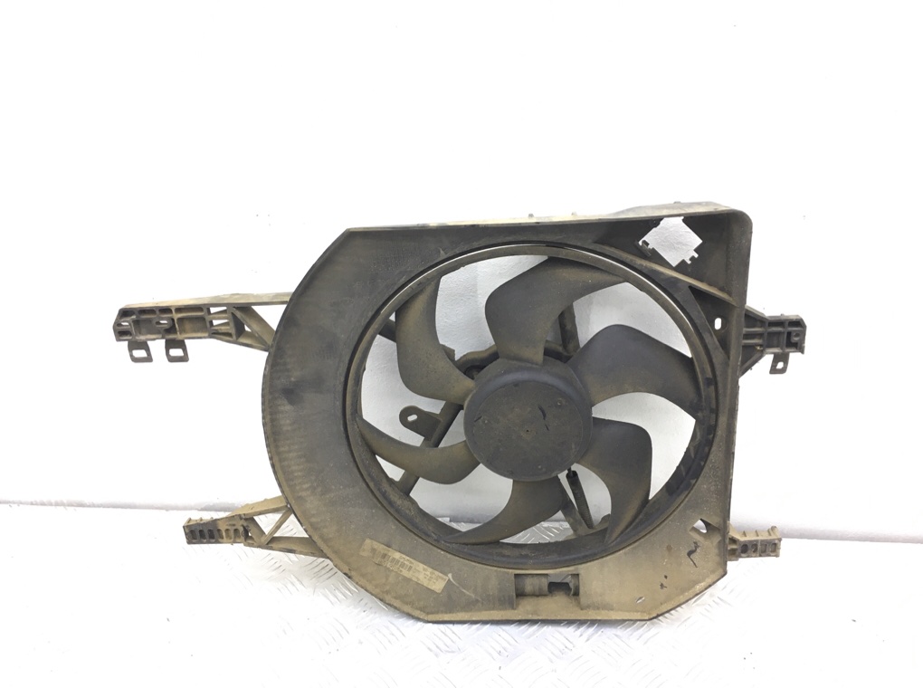 Вентилятор радиатора бу для Renault Trafic 2 2.0 DCi, 2009 г. Вентилятор радиатора бу для Renault Trafic 2 2.0 DCi, 2009 г.