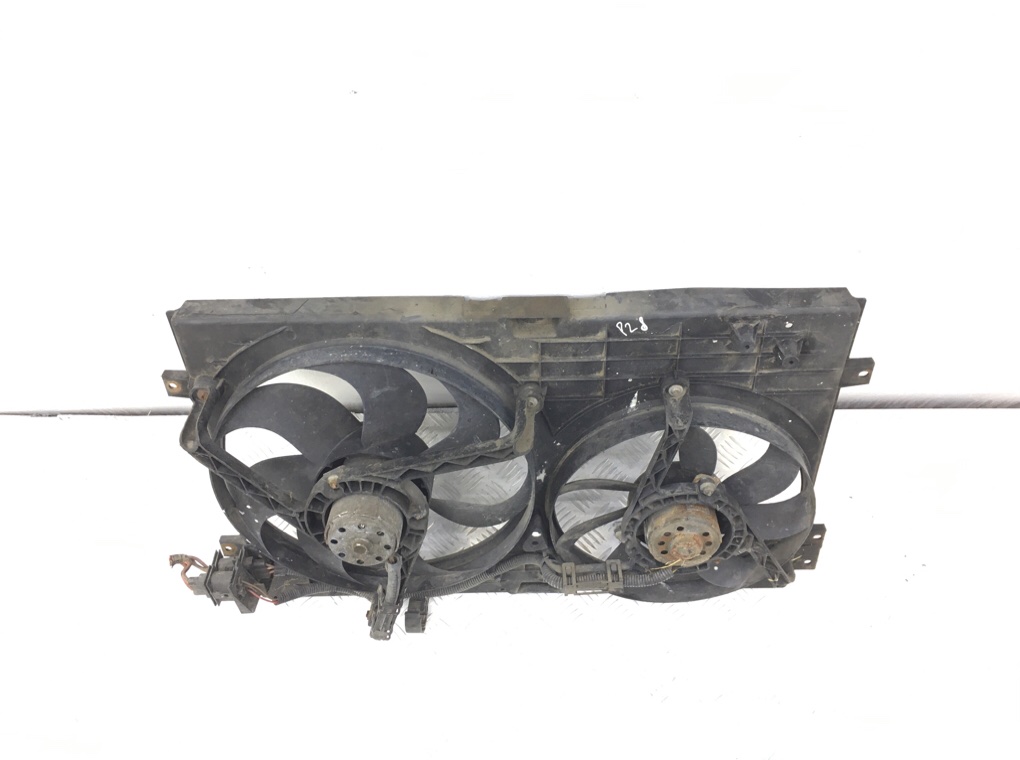 Вентилятор радиатора бу для Volkswagen Bora 1.9 TDi, 2004 г. Вентилятор радиатора бу для Volkswagen Bora 1.9 TDi, 2004 г.