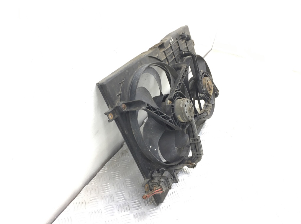 Вентилятор радиатора бу для Volkswagen Bora 1.9 TDi, 2004 г. Вентилятор радиатора бу для Volkswagen Bora 1.9 TDi, 2004 г.