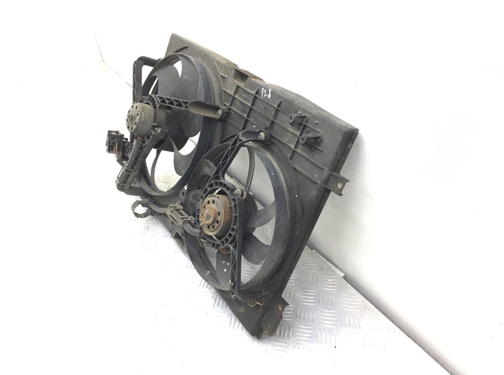 Вентилятор радиатора бу для Volkswagen Bora 1.9 TDi, 2004 г. Вентилятор радиатора бу для Volkswagen Bora 1.9 TDi, 2004 г.