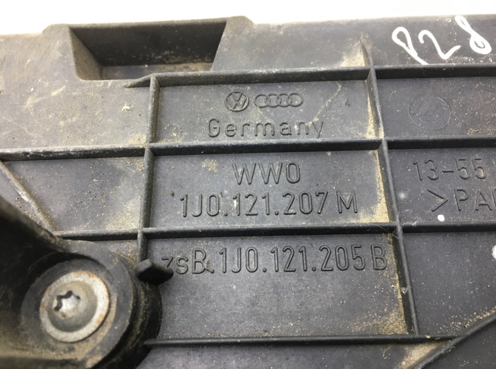 Вентилятор радиатора бу для Volkswagen Bora 1.9 TDi, 2004 г. Вентилятор радиатора бу для Volkswagen Bora 1.9 TDi, 2004 г.