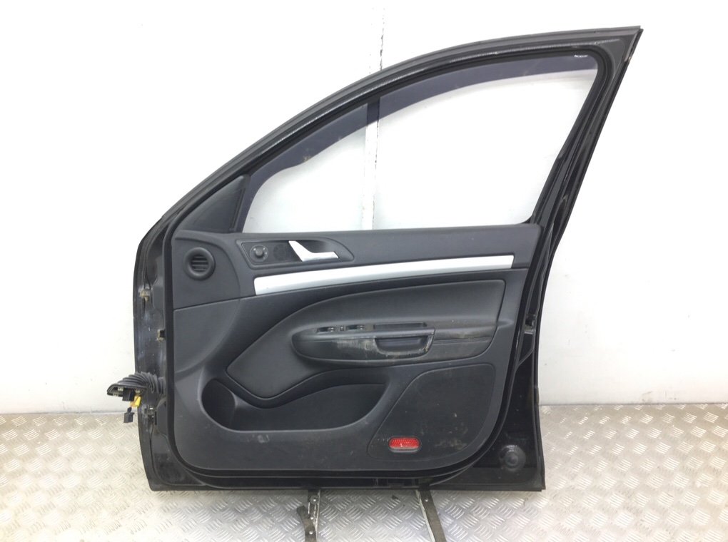 Дверь передняя правая бу для Skoda Octavia A5 2.0 TDi, 2008 г. Дверь передняя правая бу для Skoda Octavia A5 2.0 TDi, 2008 г.