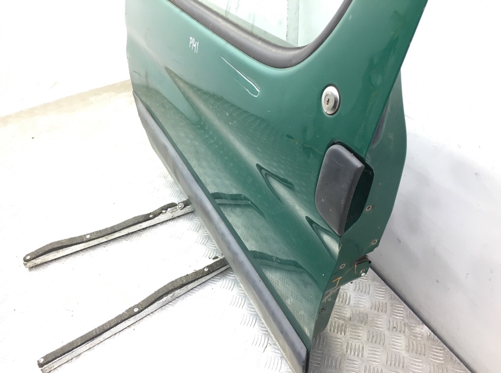 Дверь передняя левая бу для Peugeot Partner 1 1.9 D,  2002 г.