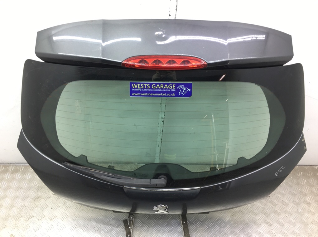 Крышка багажника бу для Peugeot 208  1.2 i,  2014 г.