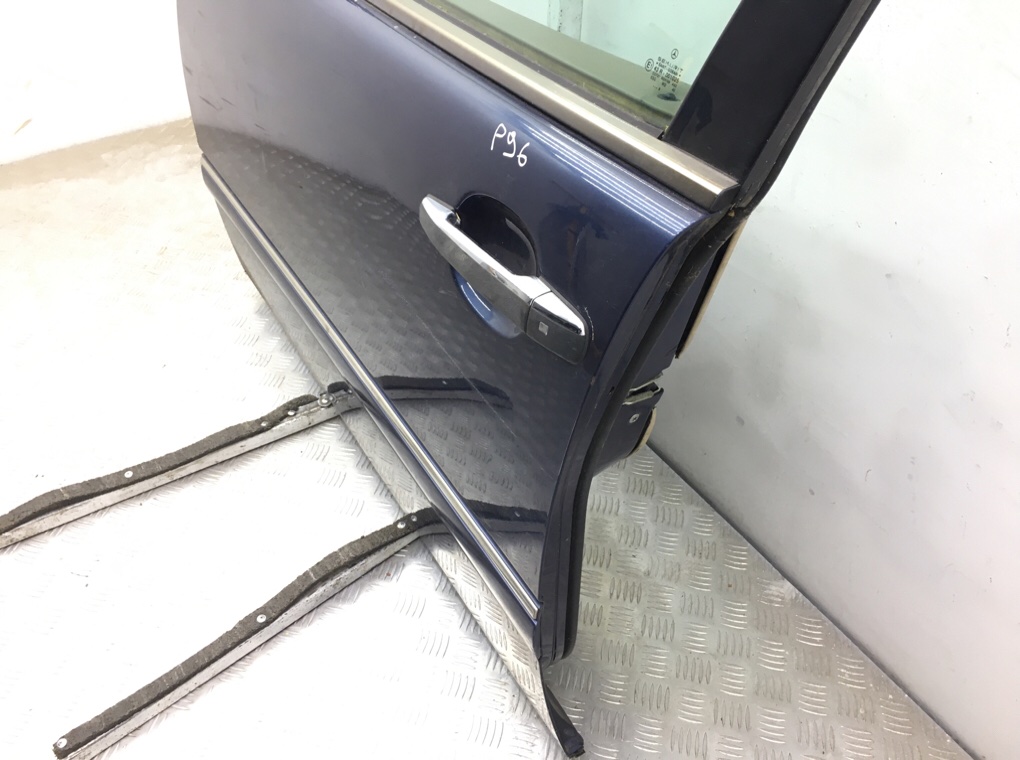 Дверь передняя левая бу для Mercedes E W210 2.4 i, 1998 г. Дверь передняя левая бу для Mercedes E W210 2.4 i, 1998 г.