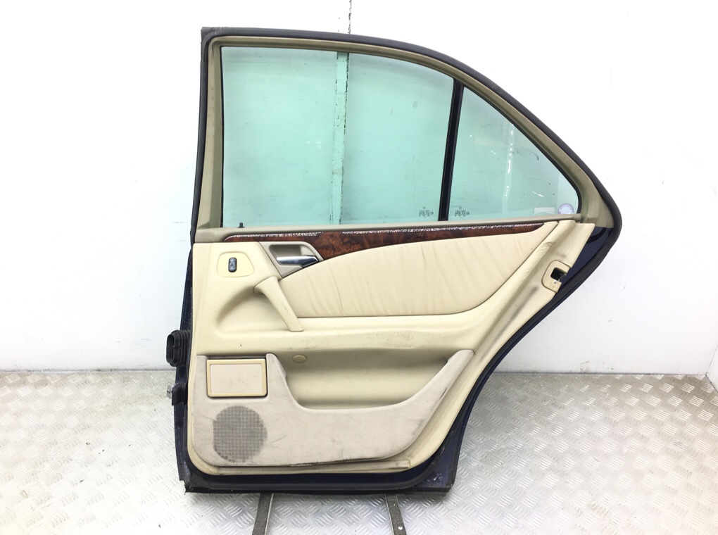 Дверь задняя правая бу для Mercedes E W210 2.4 i,  1998 г.