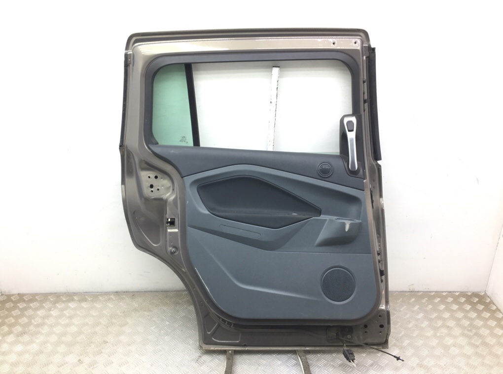 Дверь задняя левая бу для Ford Grand C-Max  1.6 TDCi,  2013 г.