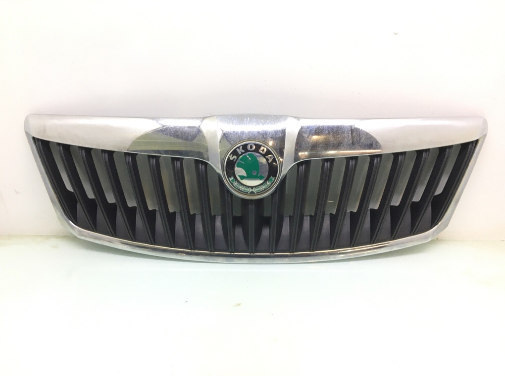 Решетка радиатора бу для Skoda Octavia A5 1.6 TDi, 2010 г.