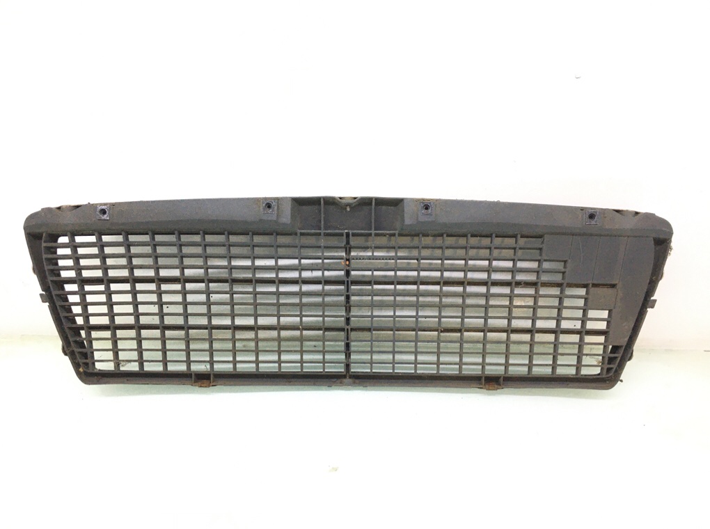 Решетка радиатора бу для Mercedes E W210 2.4 i, 1998 г. Решетка радиатора бу для Mercedes E W210 2.4 i, 1998 г.