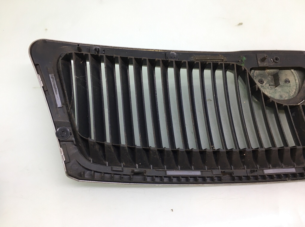 Решетка радиатора бу для Skoda Octavia A5 1.6 i, 2006 г. Решетка радиатора бу для Skoda Octavia A5 1.6 i, 2006 г.