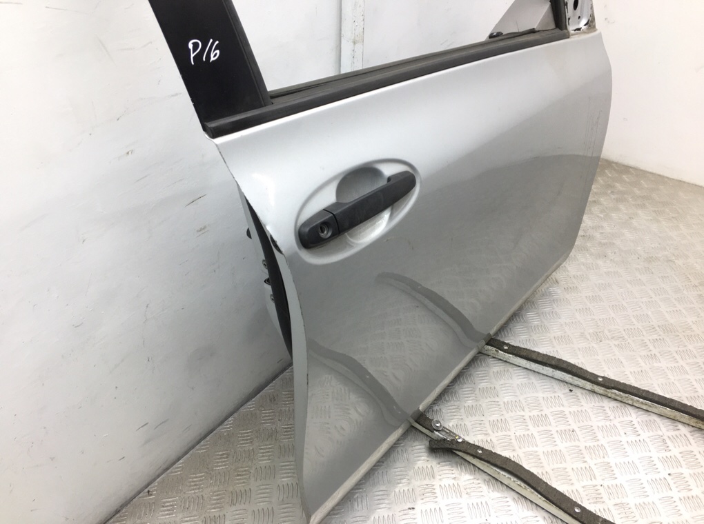 Дверь передняя правая бу для Toyota Yaris XP9 1.4 TD,  2006 г.