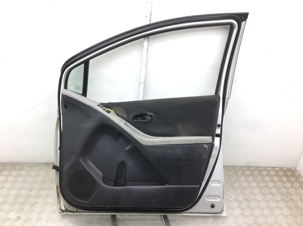 Дверь передняя правая бу для Toyota Yaris XP9 1.4 TD,  2006 г.