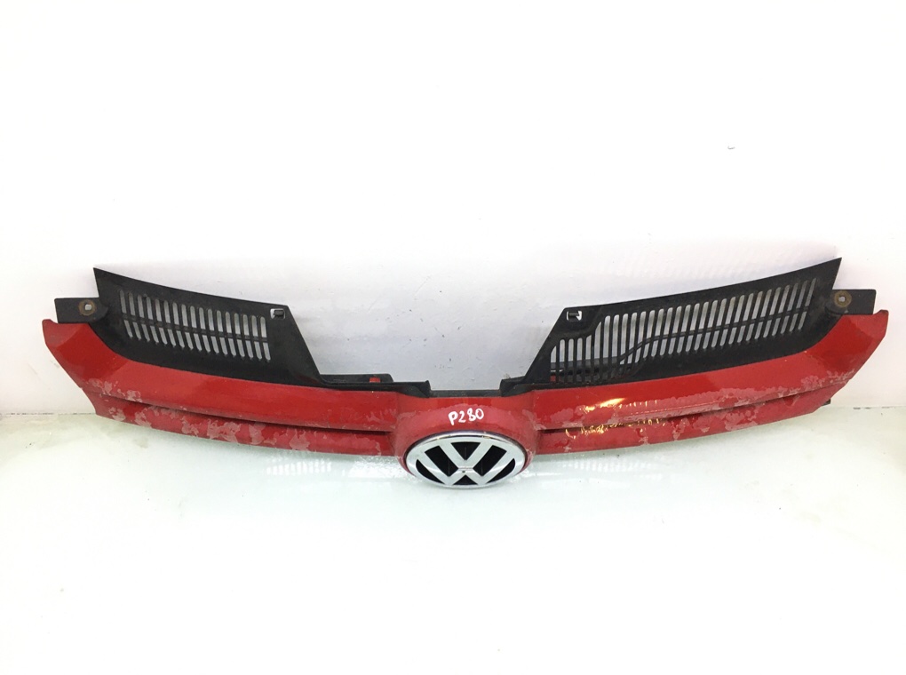 Решетка радиатора бу для Volkswagen Golf 5 1.6 FSI,  2006 г.