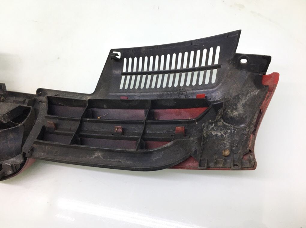 Решетка радиатора бу для Volkswagen Golf 5 1.6 FSI,  2006 г.