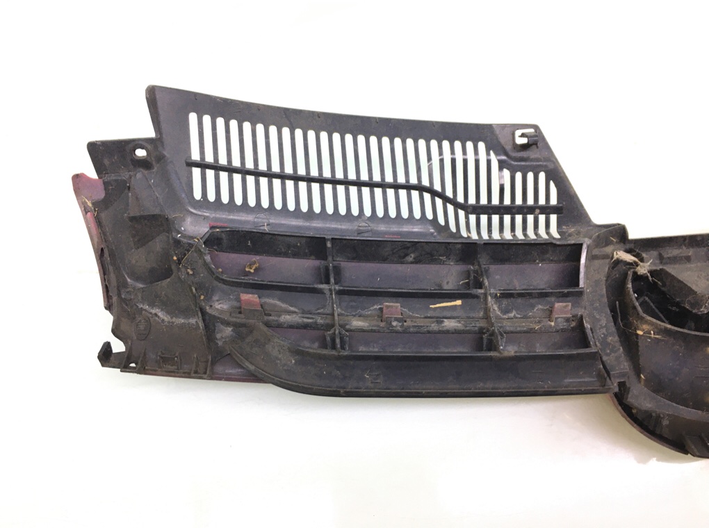 Решетка радиатора бу для Volkswagen Golf 5 1.6 FSI,  2006 г.