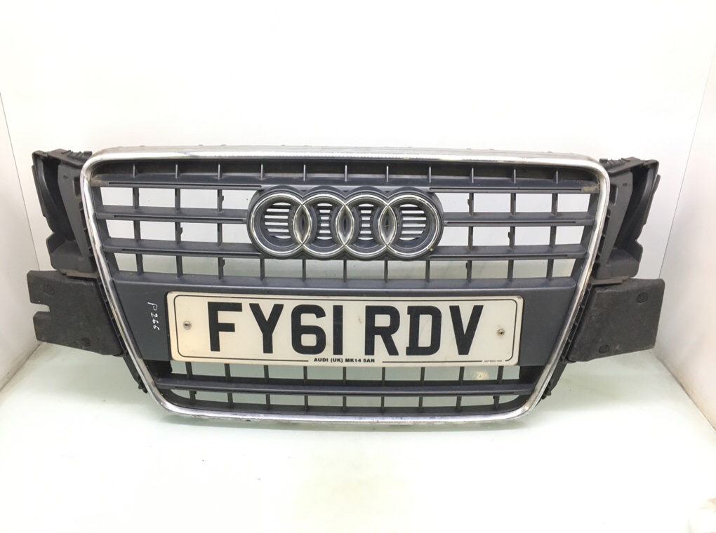Решетка радиатора бу для Audi A5 2.0 TDi, 2011 г.
