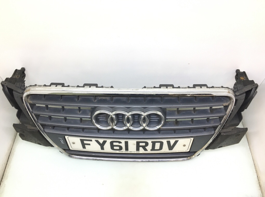 Решетка радиатора бу для Audi A5  2.0 TDi,  2011 г.