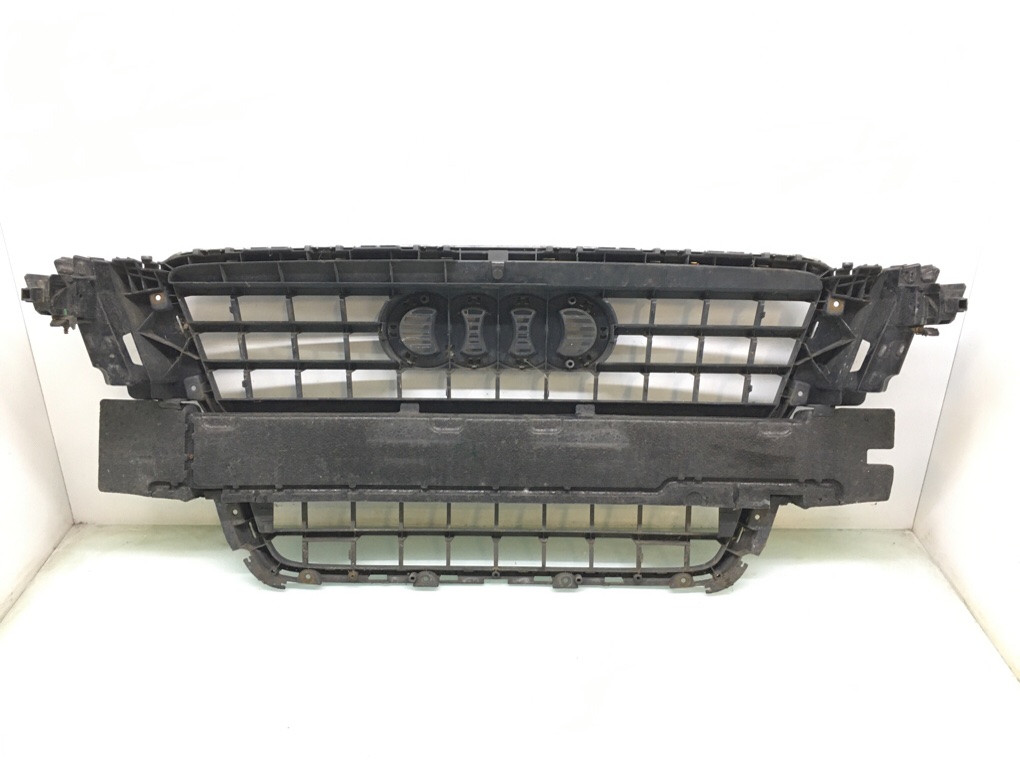 Решетка радиатора бу для Audi A5  2.0 TDi,  2011 г.