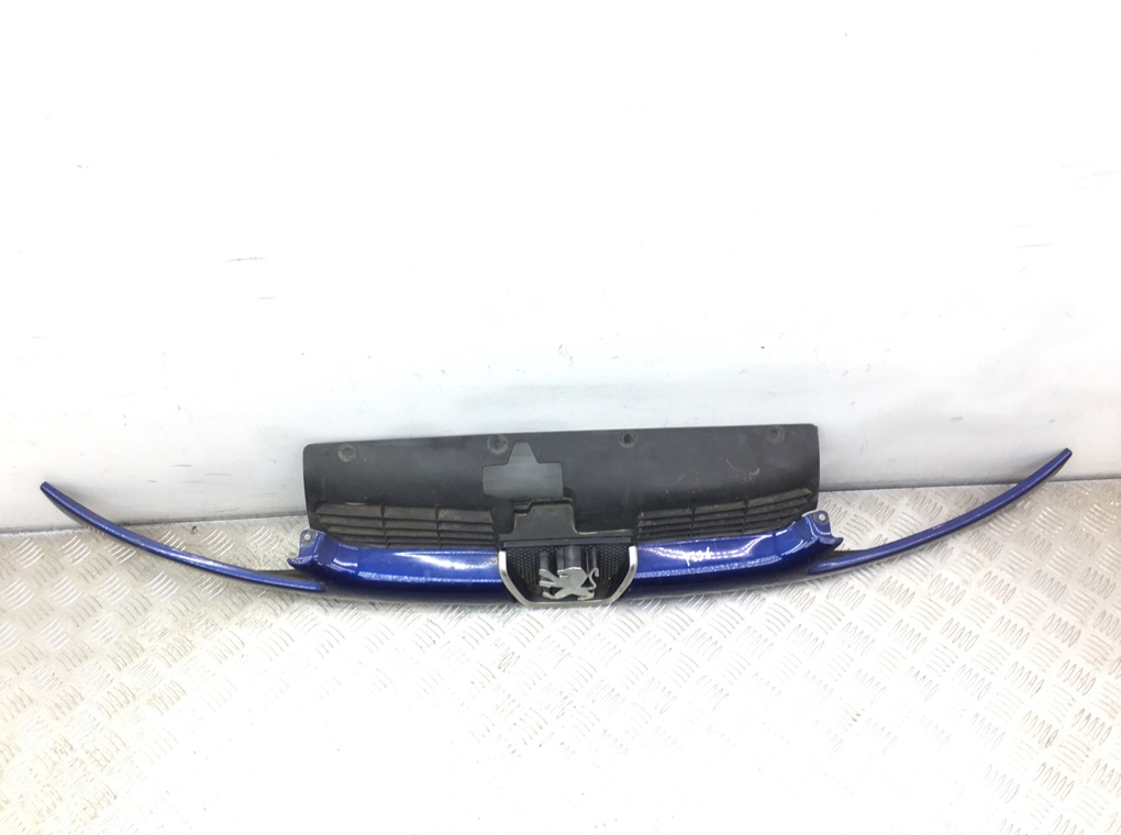 Решетка радиатора бу для Peugeot 206 1 1.4 i, 2005 г. Решетка радиатора бу для Peugeot 206 1 1.4 i, 2005 г.