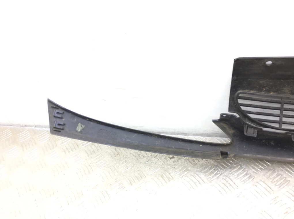 Решетка радиатора бу для Peugeot 206 1 1.4 i, 2005 г. Решетка радиатора бу для Peugeot 206 1 1.4 i, 2005 г.