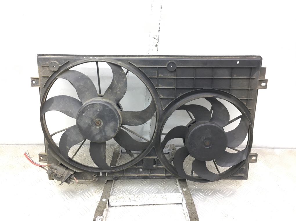 Вентилятор радиатора бу для Volkswagen Golf 5 1.9 TDi, 2007 г.